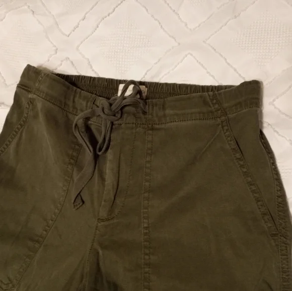 4/$20 Lou and Grey For Loft Army Green Cargo Pants - Picture 6 of 9